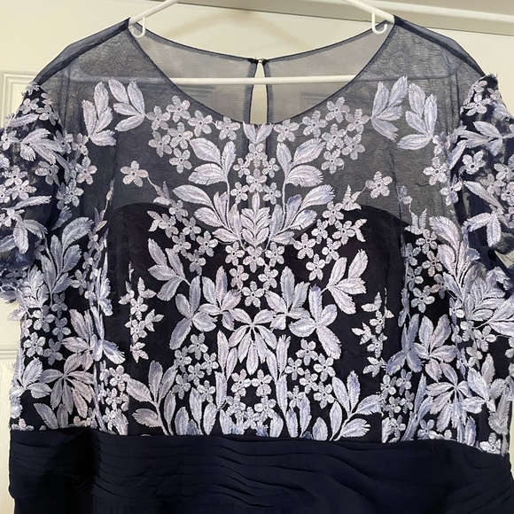 JJ’s house mother of the bride navy and white dress - Picture 2 of 7